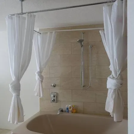 Calm House, 20 Min. From Centre & Сasa de vacaciones *